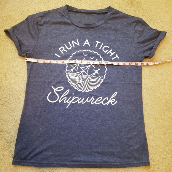 "I Run a Tight Shipwreck" novelty tee - Picture 3 of 4